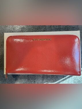 Burberry Coral Patent Leather Wallet with Gold Logo New In Box